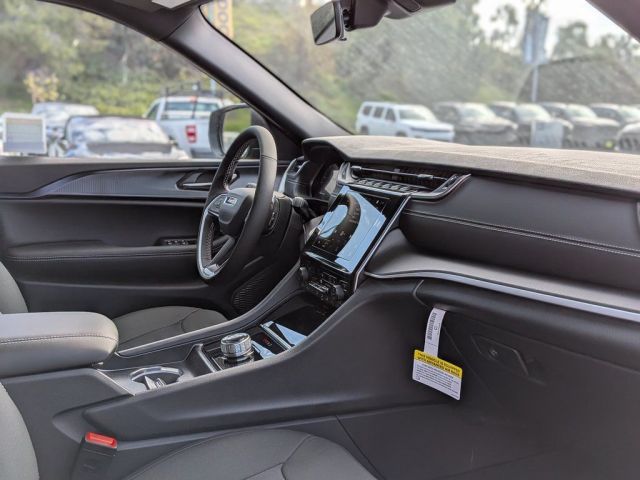 2026 Jeep Grand Cherokee Laredo 2026 Jeep Grand Cherokee Laredo