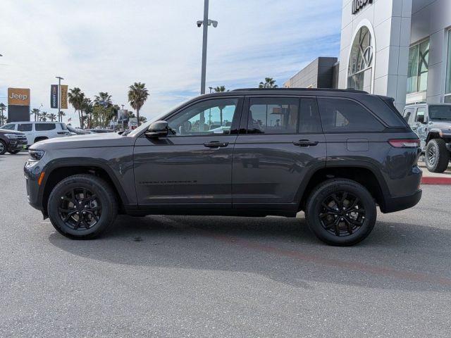 2026 Jeep Grand Cherokee Laredo