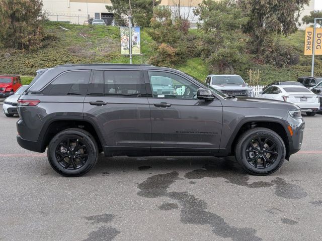 2026 Jeep Grand Cherokee Laredo