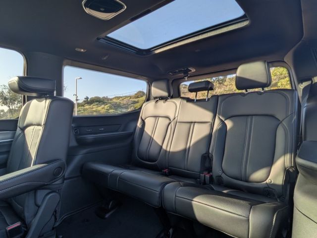 2026 Jeep Grand Wagoneer 