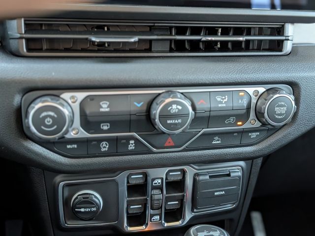 2026 Jeep Wrangler Sahara 2026 Jeep Wrangler Sahara