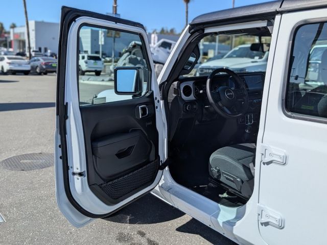 2026 Jeep Wrangler Sahara 2026 Jeep Wrangler Sahara