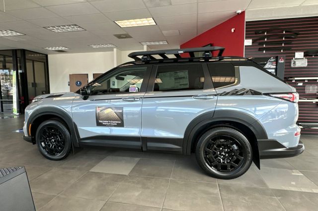 2026 Mitsubishi Outlander SE