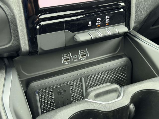 2026 Ram 1500 Big Horn 4x4 Crew Cab 57 Box
