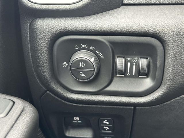 2026 Ram 1500 Big Horn 4x4 Crew Cab 57 Box