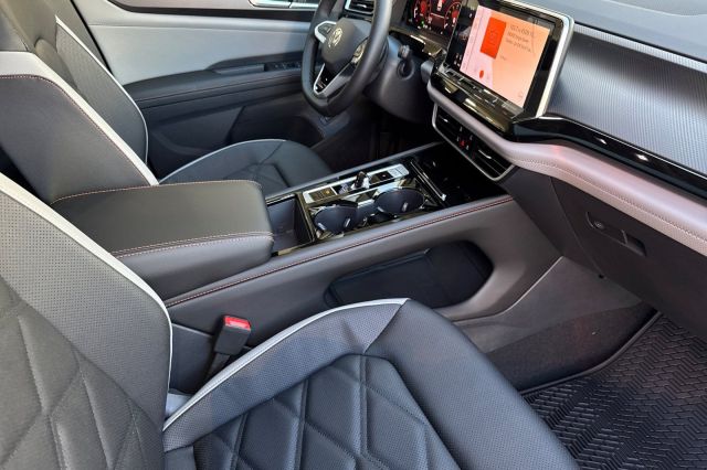 2026 Volkswagen Atlas 2.0T Peak Edition