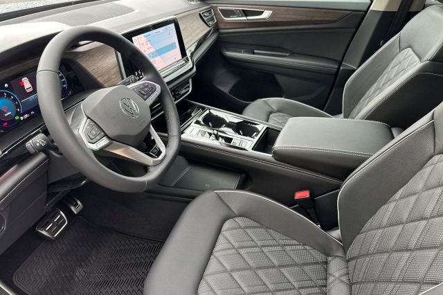 2026 Volkswagen Atlas 2.0T SEL Premium R-Line 2026 Volkswagen Atlas 2.0T SEL Premium R-Line