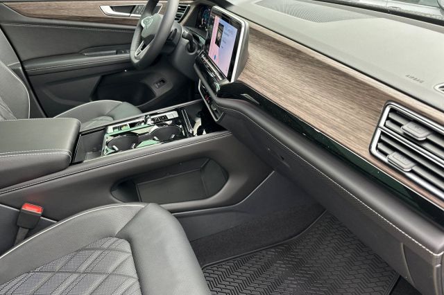 2026 Volkswagen Atlas 2.0T SEL Premium R-Line 2026 Volkswagen Atlas 2.0T SEL Premium R-Line