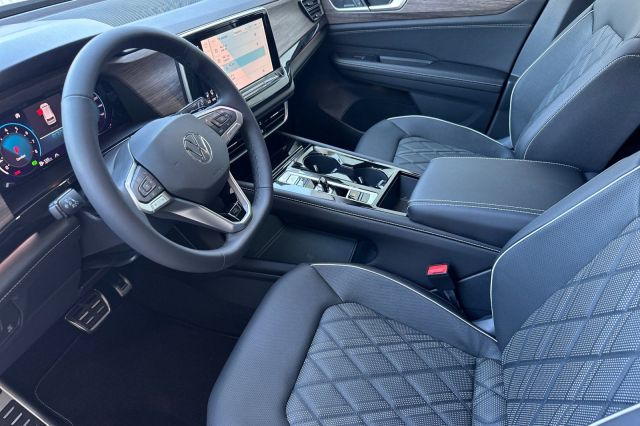 2026 Volkswagen Atlas 2.0T SEL Premium R-Line 2026 Volkswagen Atlas 2.0T SEL Premium R-Line