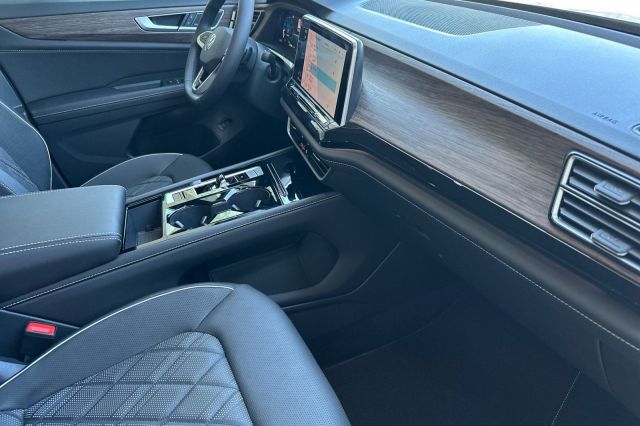 2026 Volkswagen Atlas 2.0T SEL Premium R-Line 2026 Volkswagen Atlas 2.0T SEL Premium R-Line