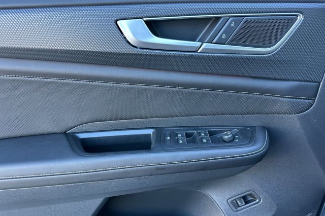 2026 Volkswagen Atlas Cross Sport 2.0T SEL R-Line Black 2026 Volkswagen Atlas Cross Sport 2.0T SEL R-Line Black