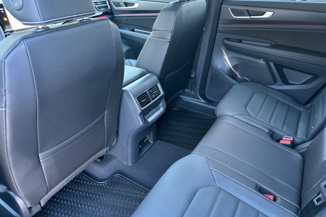 2026 Volkswagen Atlas Cross Sport 2.0T SEL R-Line Black 2026 Volkswagen Atlas Cross Sport 2.0T SEL R-Line Black