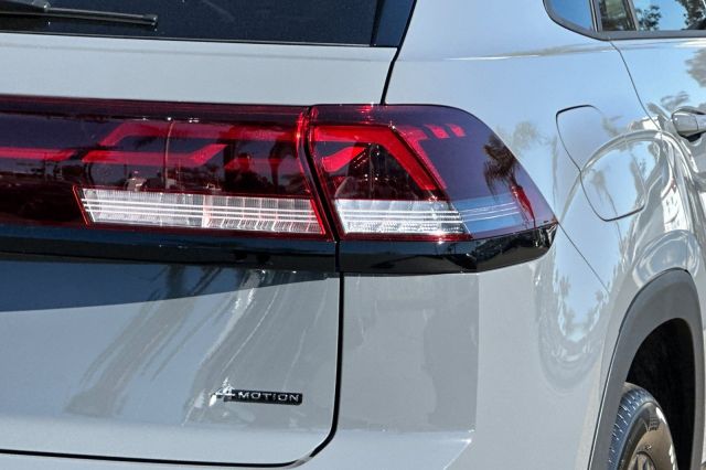 2026 Volkswagen Atlas Cross Sport 2.0T SEL R-Line Black 2026 Volkswagen Atlas Cross Sport 2.0T SEL R-Line Black