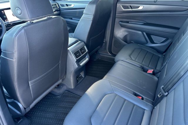 2026 Volkswagen Atlas Cross Sport 2.0T SEL R-Line Black 2026 Volkswagen Atlas Cross Sport 2.0T SEL R-Line Black