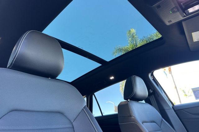 2026 Volkswagen Atlas Cross Sport 2.0T SEL R-Line Black 2026 Volkswagen Atlas Cross Sport 2.0T SEL R-Line Black