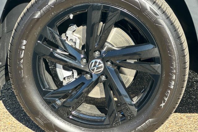 2026 Volkswagen Atlas Cross Sport 2.0T SEL R-Line Black 2026 Volkswagen Atlas Cross Sport 2.0T SEL R-Line Black