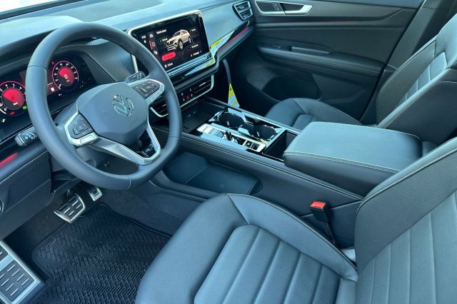 2026 Volkswagen Atlas Cross Sport 2.0T SEL R-Line Black 2026 Volkswagen Atlas Cross Sport 2.0T SEL R-Line Black