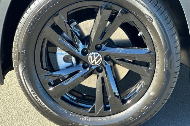 2026 Volkswagen Atlas Cross Sport 2.0T SEL R-Line Black 2026 Volkswagen Atlas Cross Sport 2.0T SEL R-Line Black