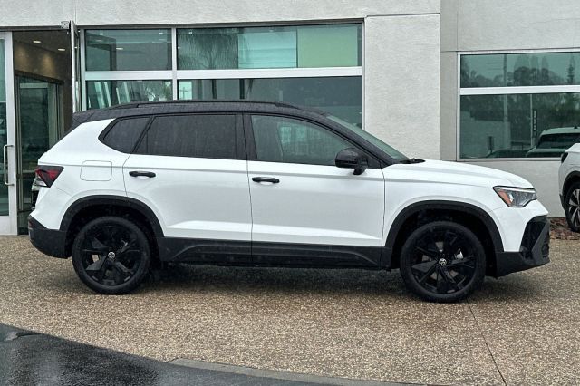 2026 Volkswagen Taos 1.5T SE Black