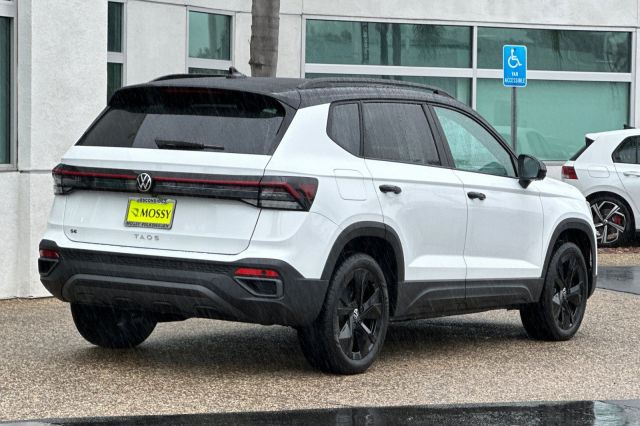 2026 Volkswagen Taos 1.5T SE Black