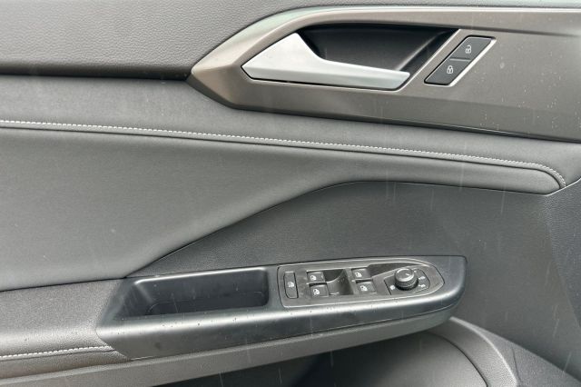 2026 Volkswagen Taos 1.5T SE Black