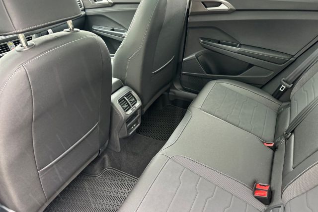 2026 Volkswagen Taos 1.5T SE Black