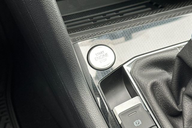 2026 Volkswagen Taos 1.5T SE Black