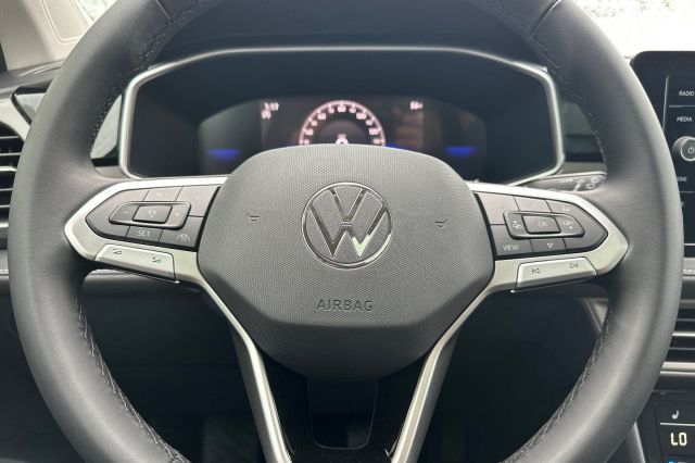 2026 Volkswagen Taos 1.5T SE Black