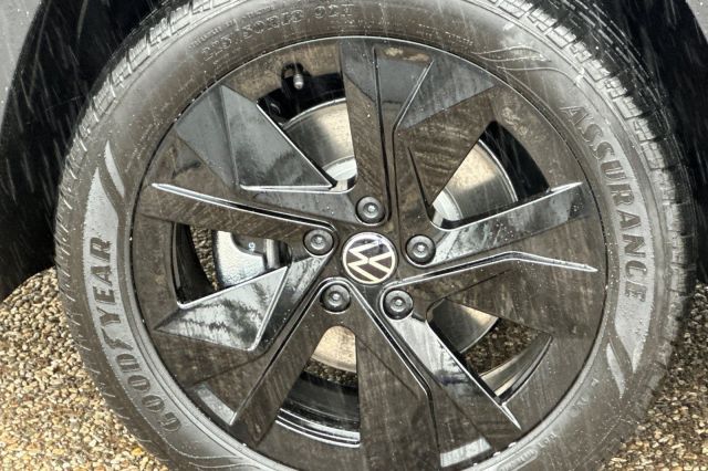 2026 Volkswagen Taos 1.5T SE Black