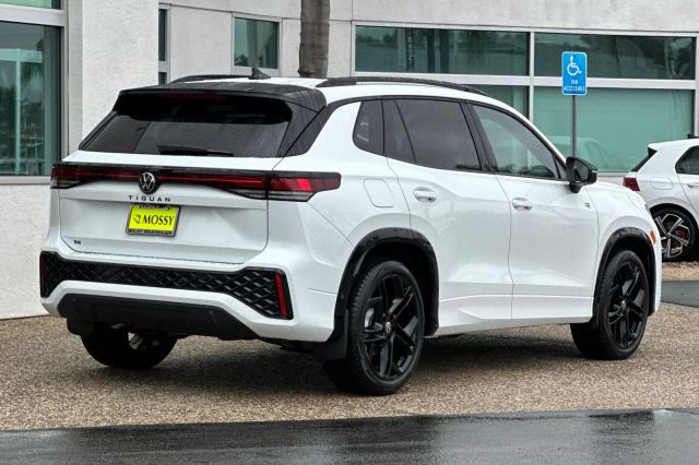 2026 Volkswagen Tiguan 2.0T SE R-Line Black