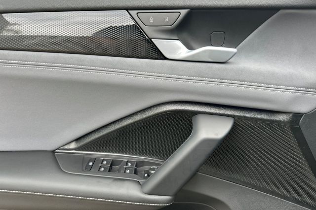 2026 Volkswagen Tiguan 2.0T SE R-Line Black 2026 Volkswagen Tiguan 2.0T SE R-Line Black