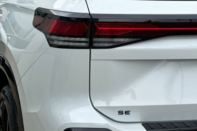 2026 Volkswagen Tiguan 2.0T SE R-Line Black 2026 Volkswagen Tiguan 2.0T SE R-Line Black