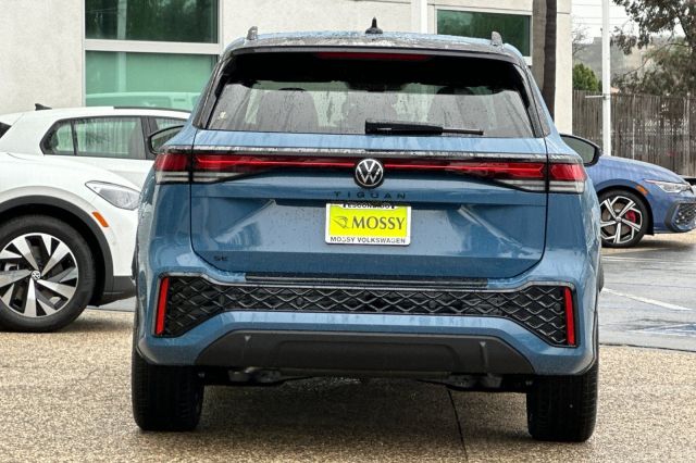 2026 Volkswagen Tiguan 2.0T SE R-Line Black