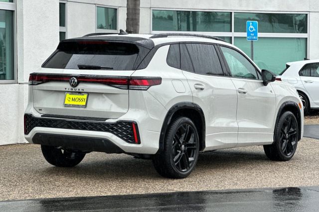 2026 Volkswagen Tiguan 2.0T SE R-Line Black