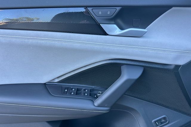 2026 Volkswagen Tiguan 2.0T SE R-Line Black 2026 Volkswagen Tiguan 2.0T SE R-Line Black