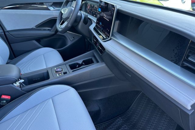 2026 Volkswagen Tiguan 2.0T SE R-Line Black 2026 Volkswagen Tiguan 2.0T SE R-Line Black