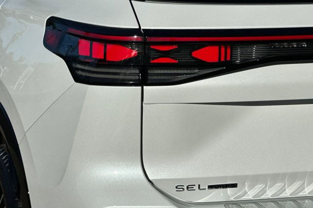 2026 Volkswagen Tiguan 2.0T SEL R-Line 2026 Volkswagen Tiguan 2.0T SEL R-Line