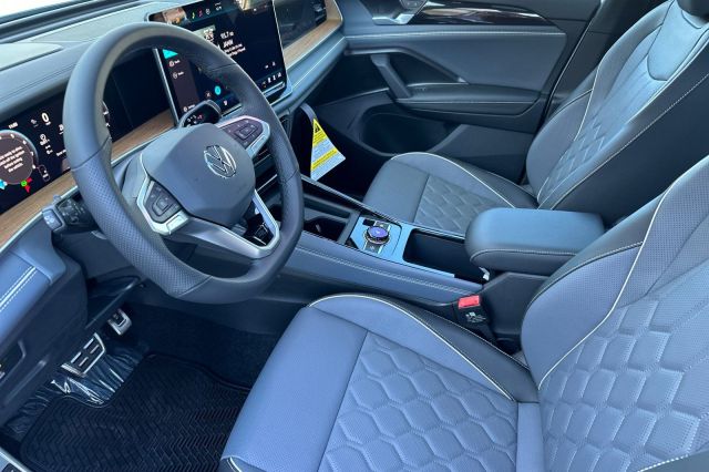 2026 Volkswagen Tiguan 2.0T SEL R-Line 2026 Volkswagen Tiguan 2.0T SEL R-Line