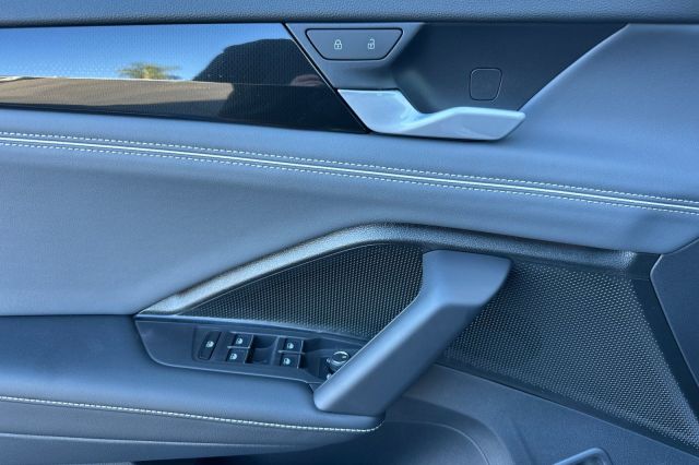 2026 Volkswagen Tiguan 2.0T SEL R-Line 2026 Volkswagen Tiguan 2.0T SEL R-Line