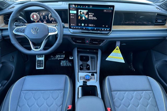 2026 Volkswagen Tiguan 2.0T SEL R-Line 2026 Volkswagen Tiguan 2.0T SEL R-Line