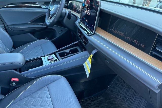 2026 Volkswagen Tiguan 2.0T SEL R-Line 2026 Volkswagen Tiguan 2.0T SEL R-Line