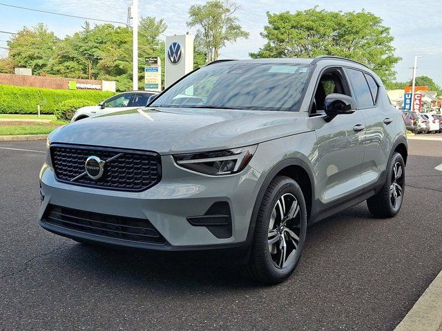 2026 Volvo XC40 Core