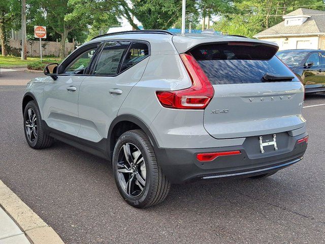 2026 Volvo XC40 Core