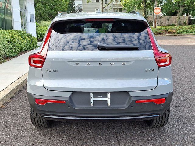 2026 Volvo XC40 Core