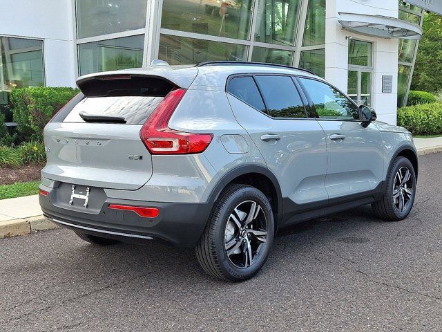 2026 Volvo XC40 Core