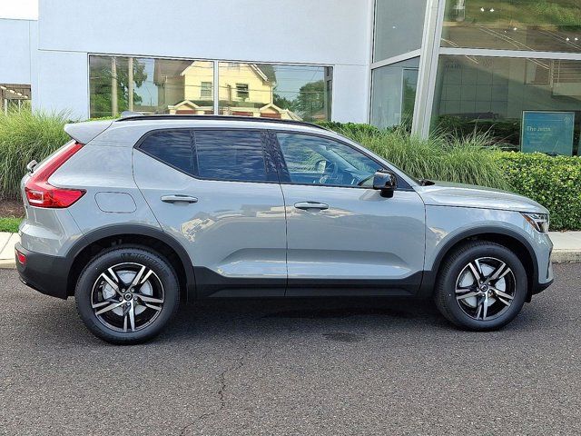 2026 Volvo XC40 Core