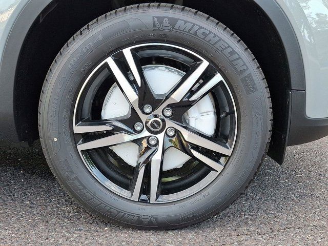 2026 Volvo XC40 Core