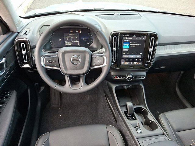2026 Volvo XC40 Core