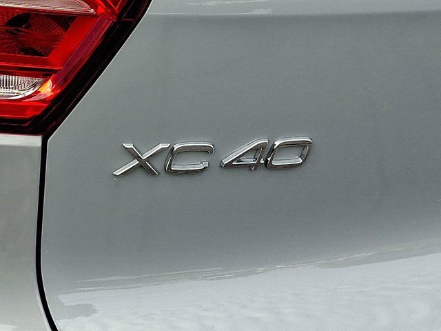 2026 Volvo XC40 Core