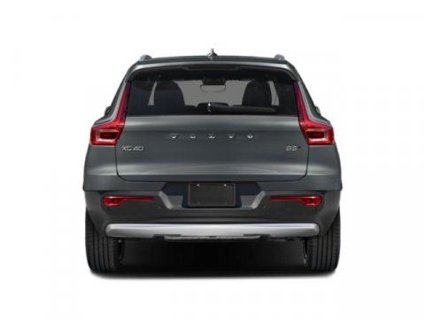 2026 Volvo XC40 Core